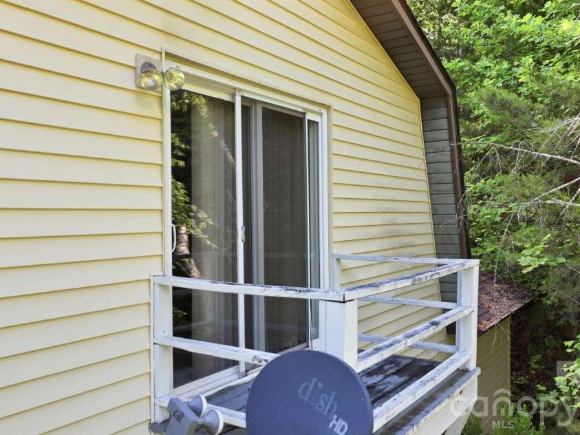 38 Pee Wee Branch Branch, Sylva, NC 28779.  MLS# CAR4418580, YatesRealty ID 48161. 