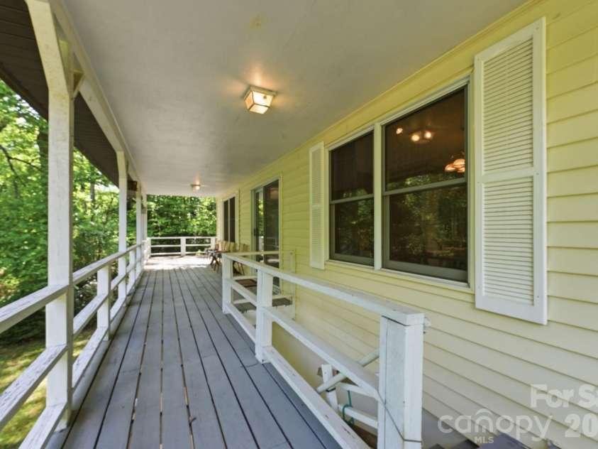 38 Pee Wee Branch Branch, Sylva, NC 28779.  MLS# CAR4418580, YatesRealty ID 48161. 