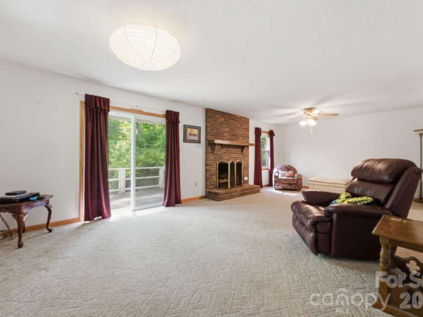 38 Pee Wee Branch Branch, Sylva, NC 28779.  MLS# CAR4418580, YatesRealty ID 48161. 