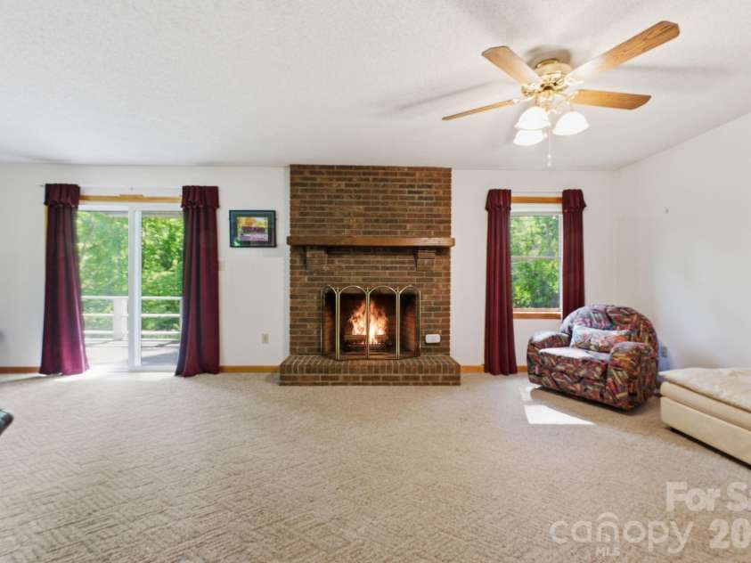 38 Pee Wee Branch Branch, Sylva, NC 28779.  MLS# CAR4418580, YatesRealty ID 48161. 