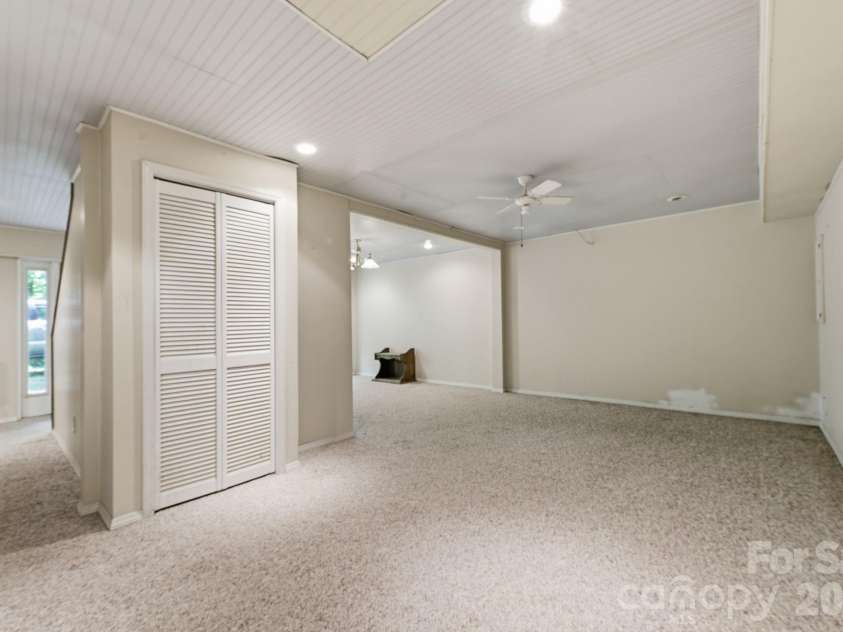 38 Pee Wee Branch Branch, Sylva, NC 28779.  MLS# CAR4418580, YatesRealty ID 48161. 