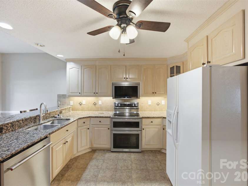 216 Minnie Queen Lane, Belmont, NC 28012.  MLS# CAR4418325, YatesRealty ID 48162. 