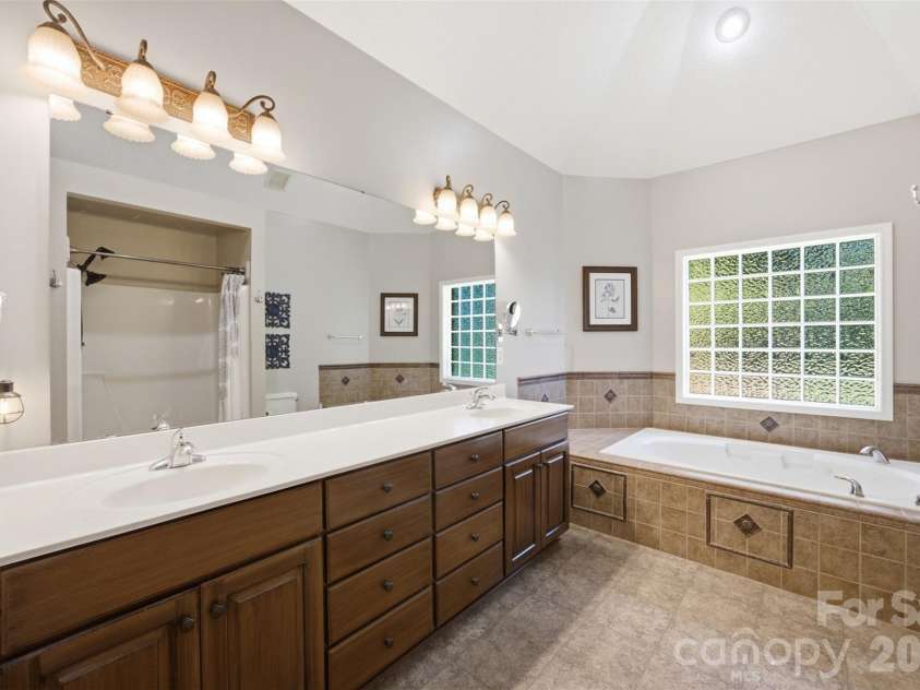 216 Minnie Queen Lane, Belmont, NC 28012.  MLS# CAR4418325, YatesRealty ID 48162. 