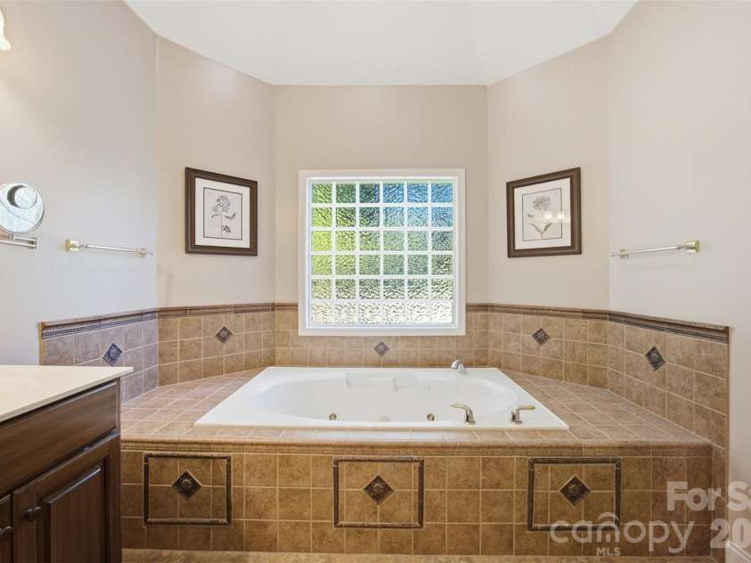 216 Minnie Queen Lane, Belmont, NC 28012.  MLS# CAR4418325, YatesRealty ID 48162. 