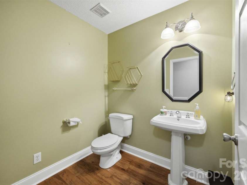 216 Minnie Queen Lane, Belmont, NC 28012.  MLS# CAR4418325, YatesRealty ID 48162. 