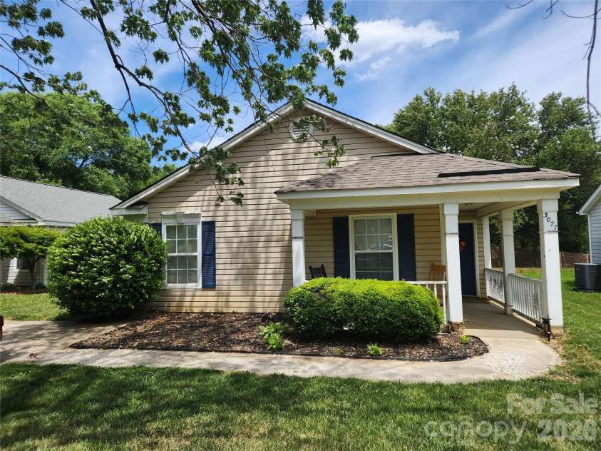 3077 Champion Lane, Concord, NC 28025.  MLS# CAR4379101, YatesRealty ID 48163. 