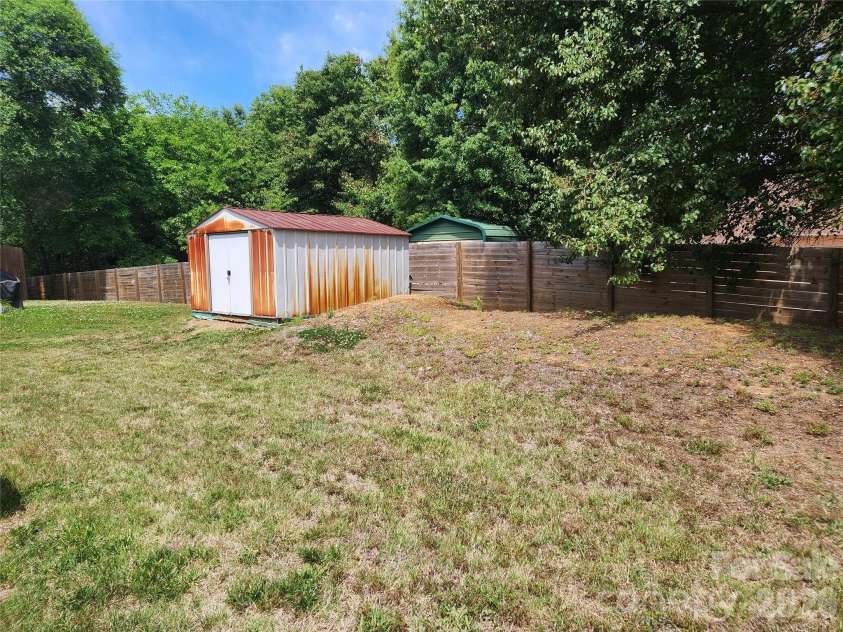 3077 Champion Lane, Concord, NC 28025.  MLS# CAR4379101, YatesRealty ID 48163. 
