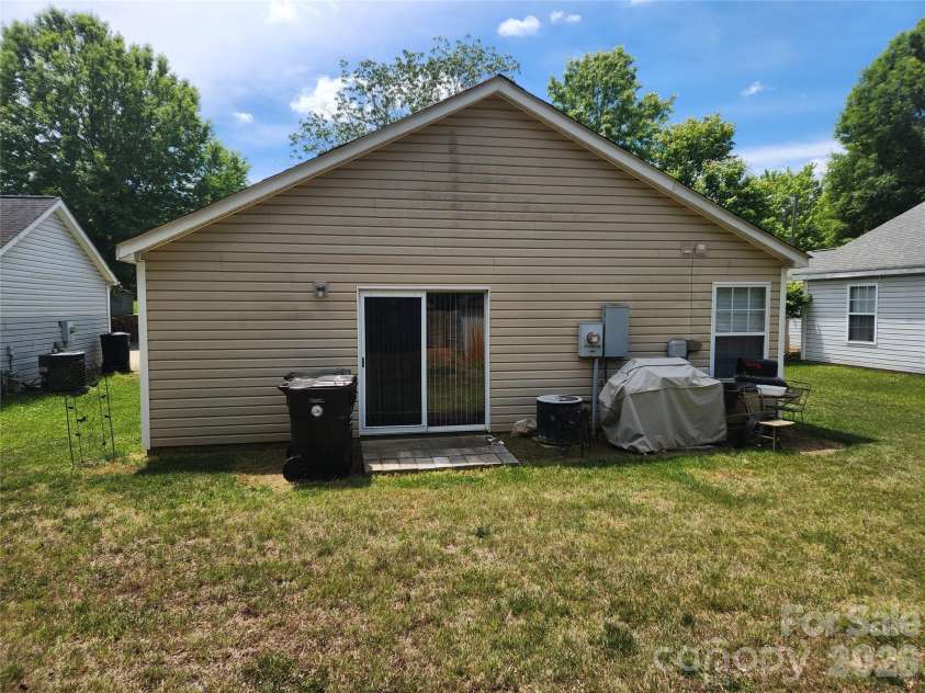 3077 Champion Lane, Concord, NC 28025.  MLS# CAR4379101, YatesRealty ID 48163. 