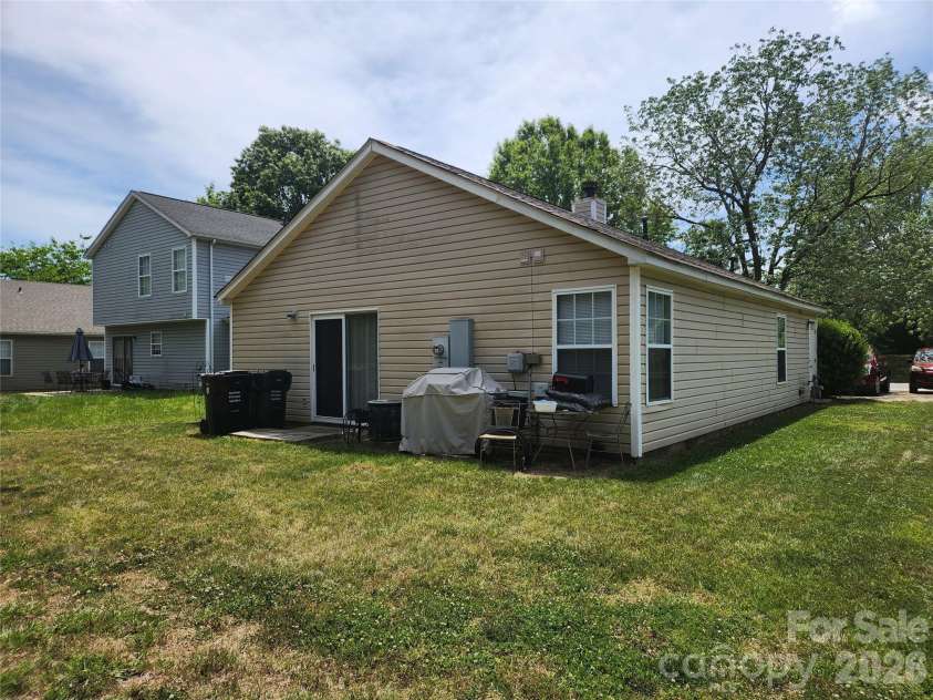 3077 Champion Lane, Concord, NC 28025.  MLS# CAR4379101, YatesRealty ID 48163. 