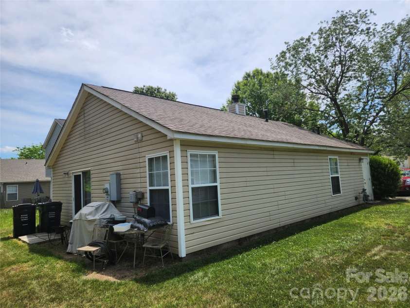 3077 Champion Lane, Concord, NC 28025.  MLS# CAR4379101, YatesRealty ID 48163. 