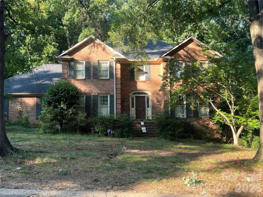 2736 Wamath Drive, Charlotte, NC 28210.  MLS# CAR4418177, YatesRealty ID 48164. 