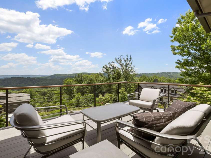 232 Curtain Bluff, Hendersonville, NC 28791.  MLS# CAR4400554, YatesRealty ID 48165. 