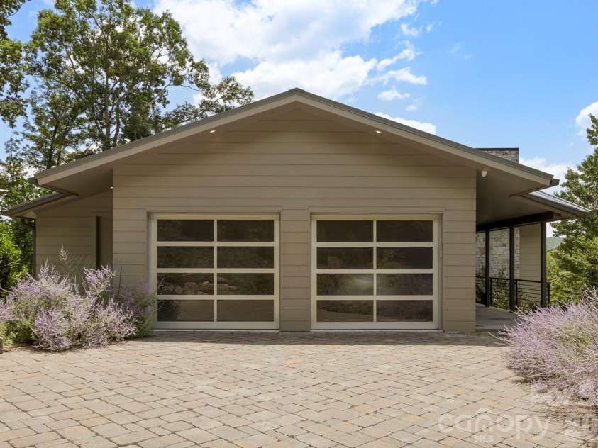232 Curtain Bluff, Hendersonville, NC 28791.  MLS# CAR4400554, YatesRealty ID 48165. 