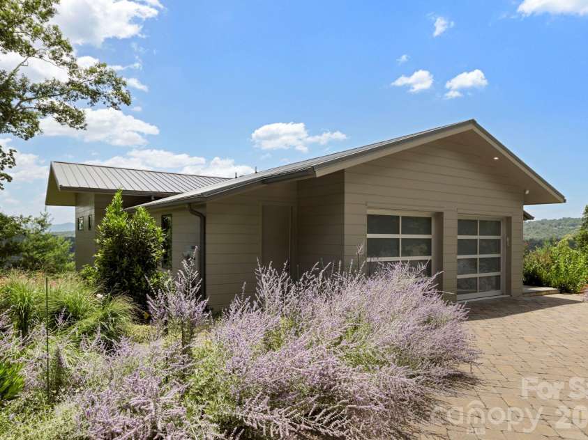 232 Curtain Bluff, Hendersonville, NC 28791.  MLS# CAR4400554, YatesRealty ID 48165. 