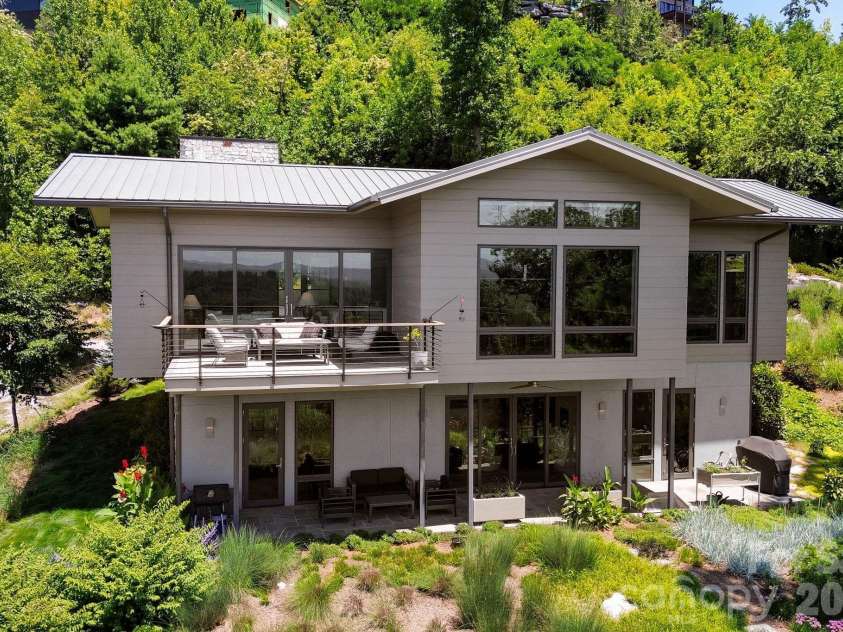 232 Curtain Bluff, Hendersonville, NC 28791.  MLS# CAR4400554, YatesRealty ID 48165. 