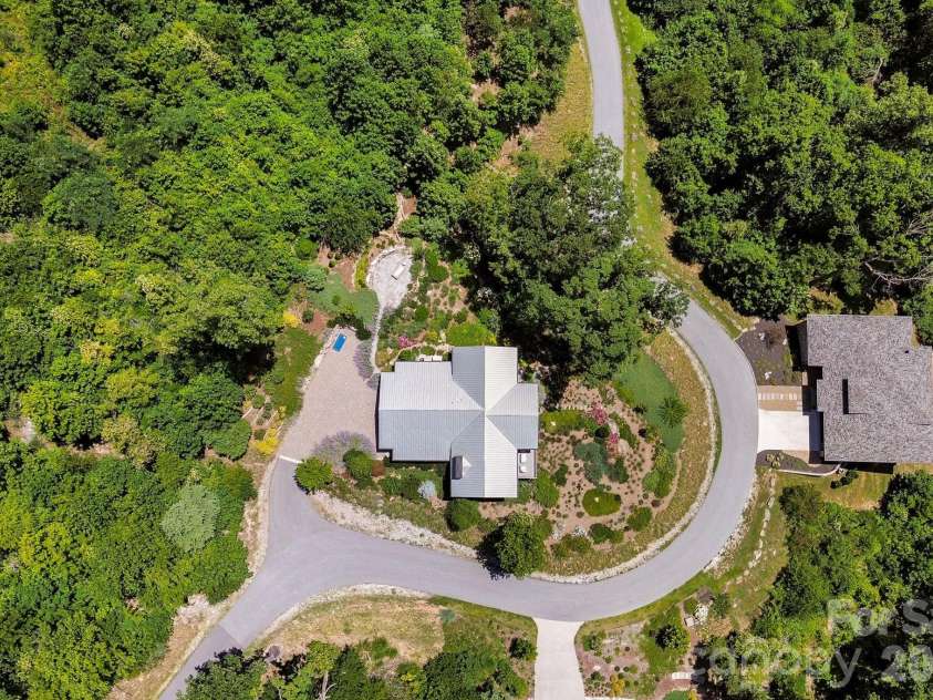 232 Curtain Bluff, Hendersonville, NC 28791.  MLS# CAR4400554, YatesRealty ID 48165. 