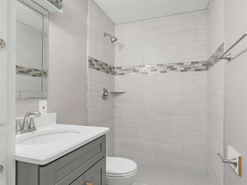 71 Harvey Osteen Road, Zirconia, NC 28790.  MLS# CAR4418072, YatesRealty ID 48166. Unit 2 Full Bathroom