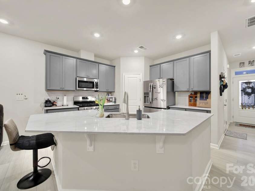 6009 Chelsea Oaks Ridge, Fort Mill, SC 29708.  MLS# CAR4359383, YatesRealty ID 4817. 