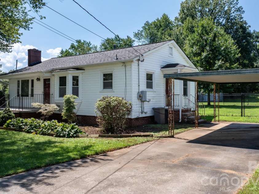 414B Old NC 18 Highway, Morganton, NC 28655.  MLS# CAR4419783, YatesRealty ID 48170. 