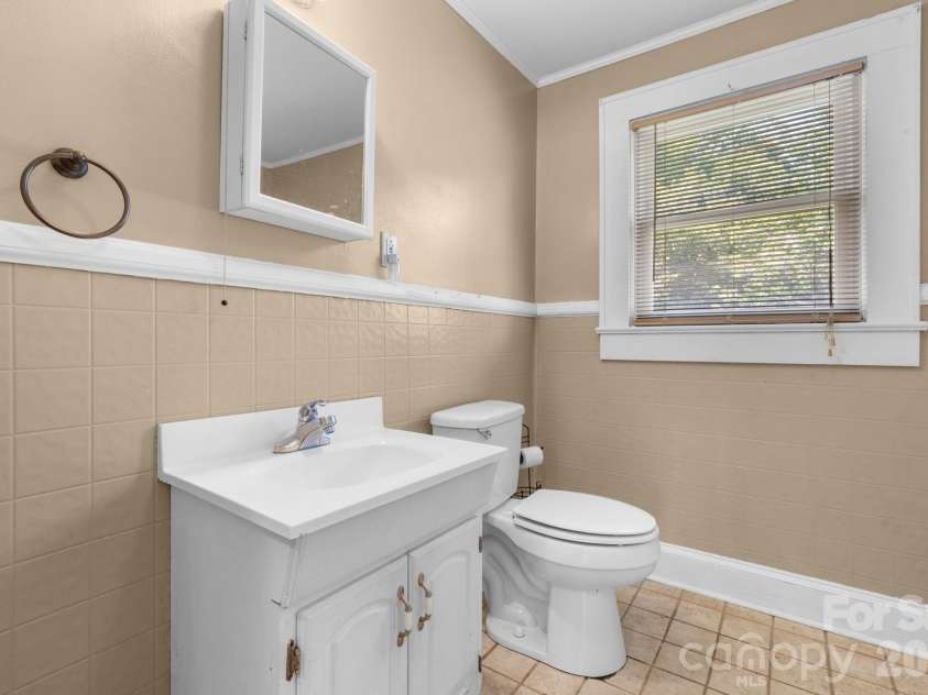 414B Old NC 18 Highway, Morganton, NC 28655.  MLS# CAR4419783, YatesRealty ID 48170. 
