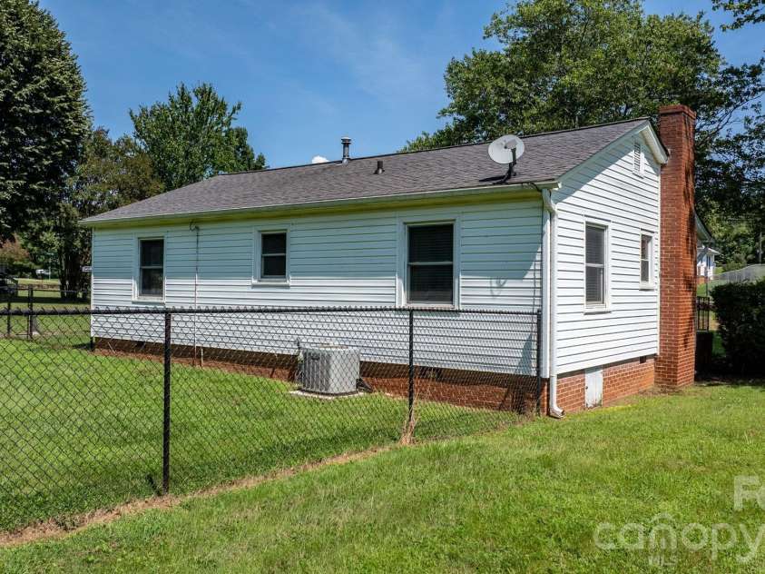 414B Old NC 18 Highway, Morganton, NC 28655.  MLS# CAR4419783, YatesRealty ID 48170. 