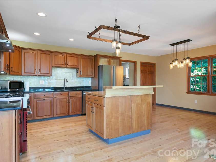 157 Kawani Lane, Brevard, NC 28712.  MLS# CAR4393607, YatesRealty ID 48172. 