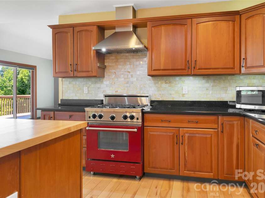 157 Kawani Lane, Brevard, NC 28712.  MLS# CAR4393607, YatesRealty ID 48172. 