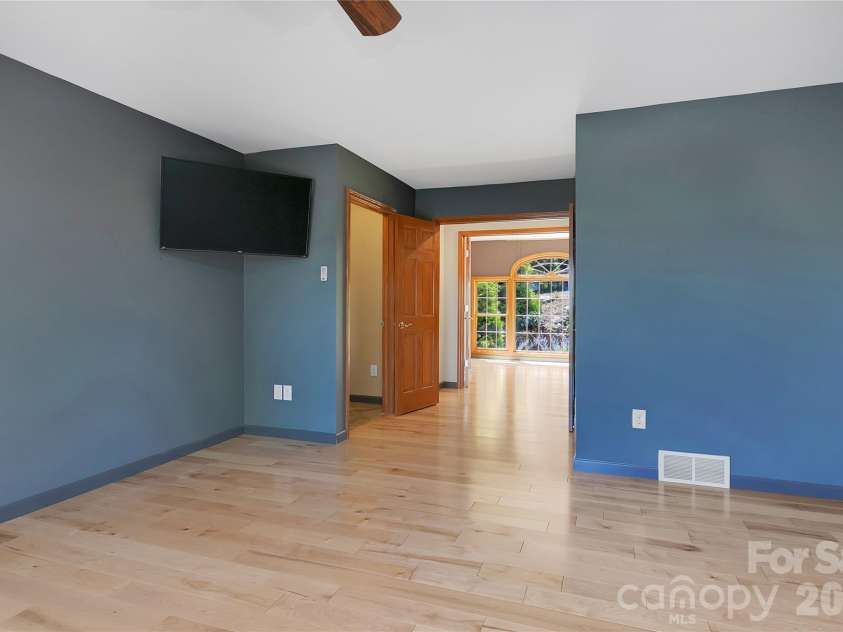 157 Kawani Lane, Brevard, NC 28712.  MLS# CAR4393607, YatesRealty ID 48172. 