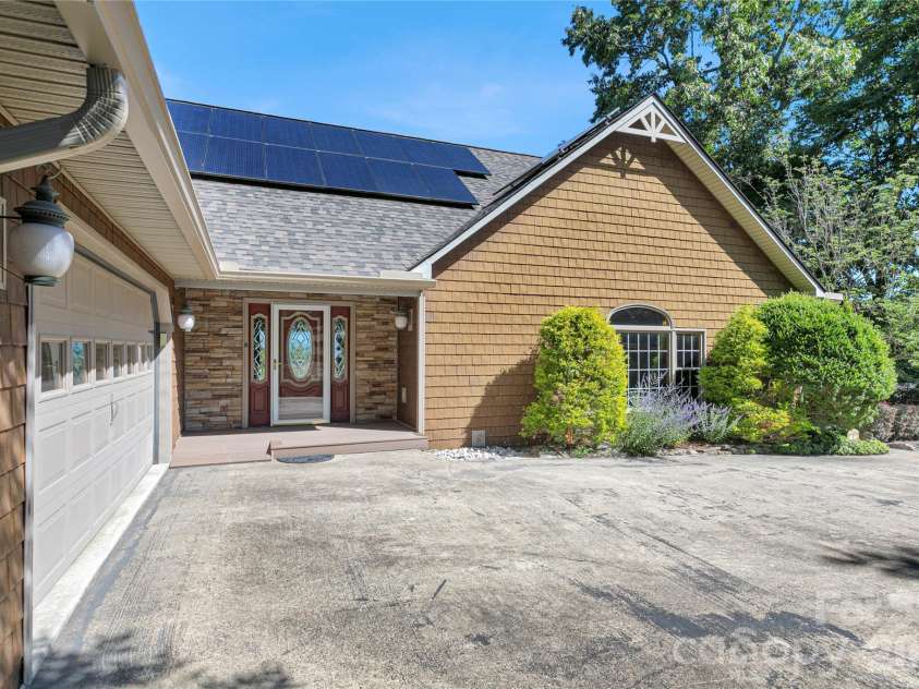 157 Kawani Lane, Brevard, NC 28712.  MLS# CAR4393607, YatesRealty ID 48172. Level driveway/ramp/one step into house