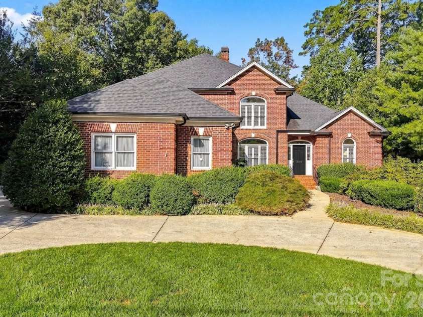 1515 8th Street, Hickory, NC 28601.  MLS# CAR4419363, YatesRealty ID 48175. 