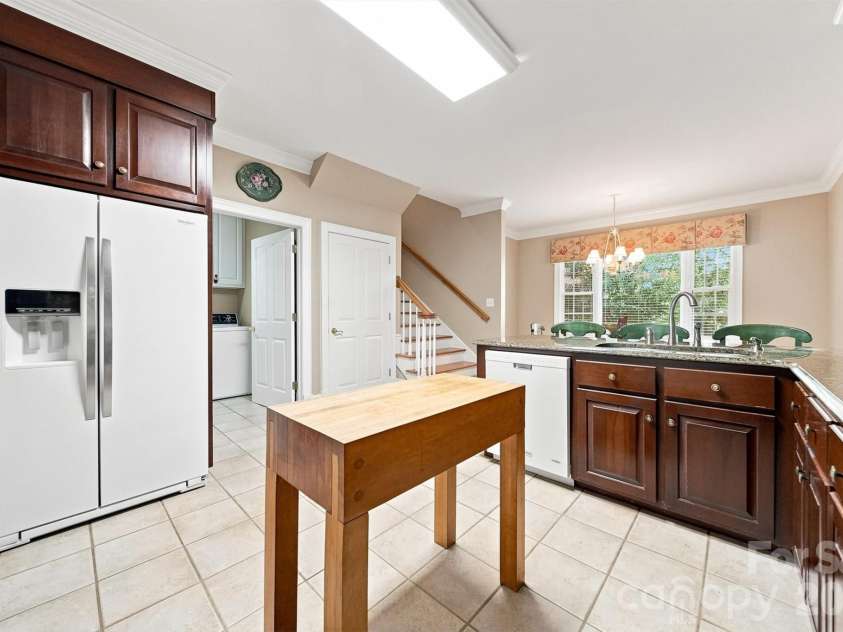 1515 8th Street, Hickory, NC 28601.  MLS# CAR4419363, YatesRealty ID 48175. 