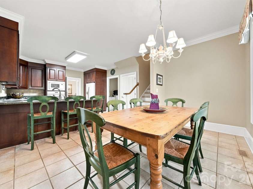 1515 8th Street, Hickory, NC 28601.  MLS# CAR4419363, YatesRealty ID 48175. 