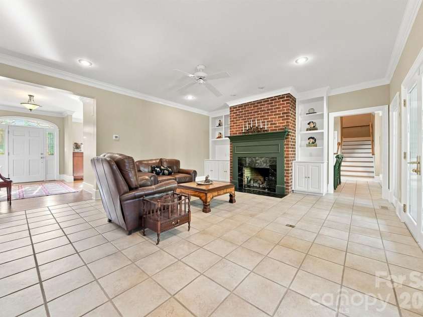 1515 8th Street, Hickory, NC 28601.  MLS# CAR4419363, YatesRealty ID 48175. 