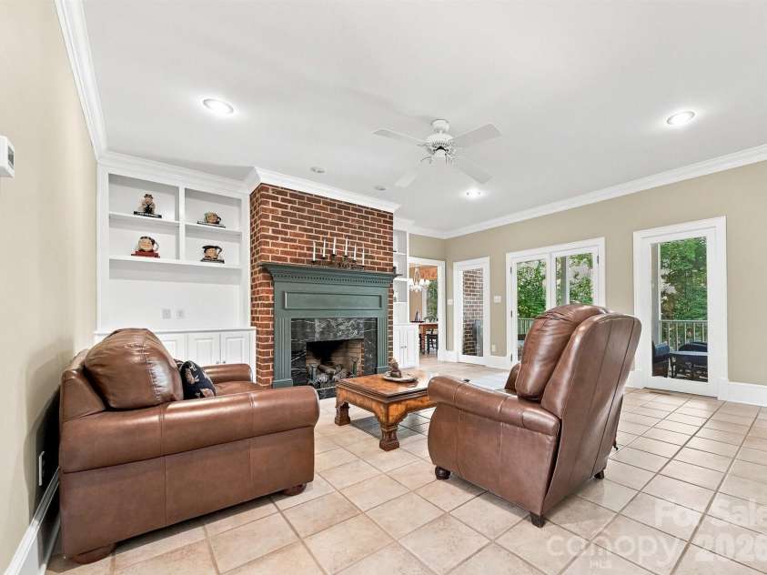 1515 8th Street, Hickory, NC 28601.  MLS# CAR4419363, YatesRealty ID 48175. 