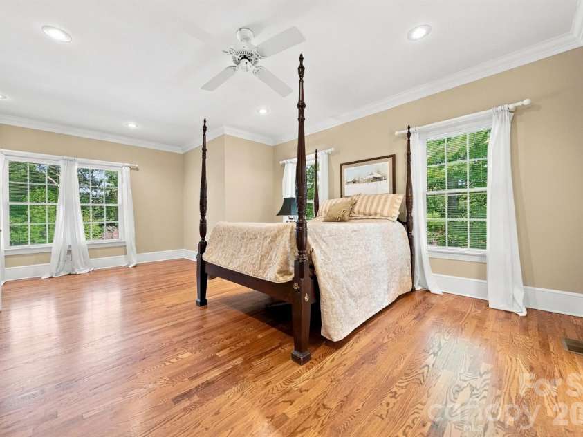 1515 8th Street, Hickory, NC 28601.  MLS# CAR4419363, YatesRealty ID 48175. 