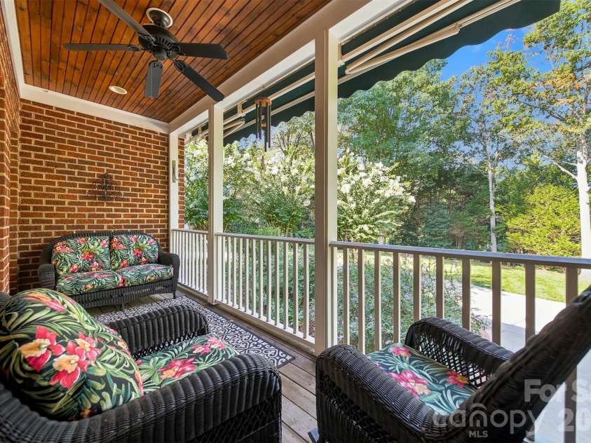 1515 8th Street, Hickory, NC 28601.  MLS# CAR4419363, YatesRealty ID 48175. 
