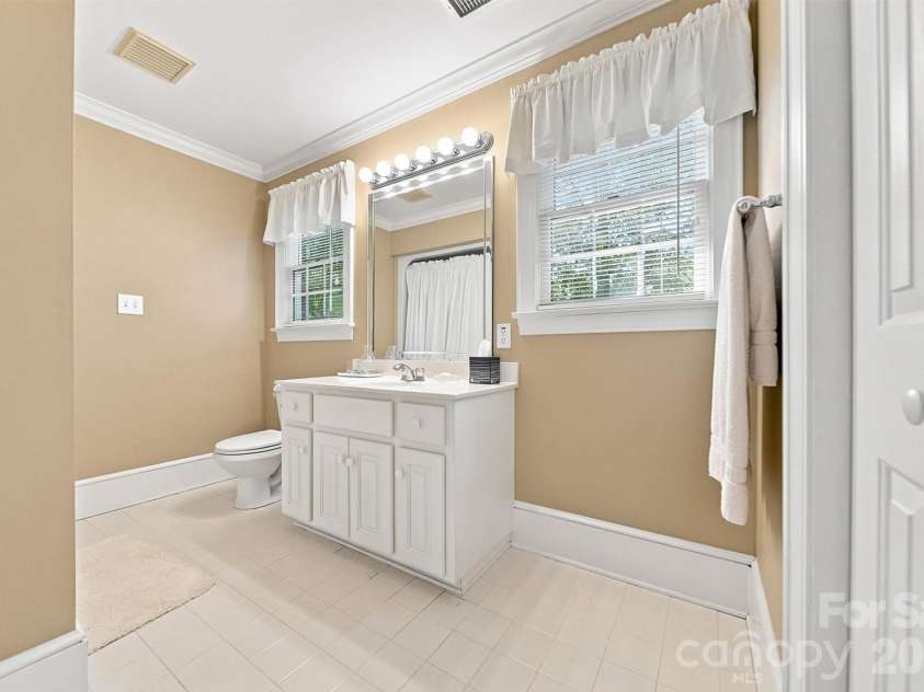 1515 8th Street, Hickory, NC 28601.  MLS# CAR4419363, YatesRealty ID 48175. 