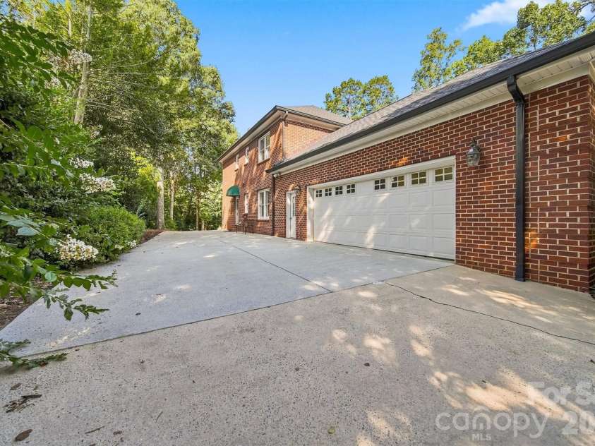1515 8th Street, Hickory, NC 28601.  MLS# CAR4419363, YatesRealty ID 48175. 