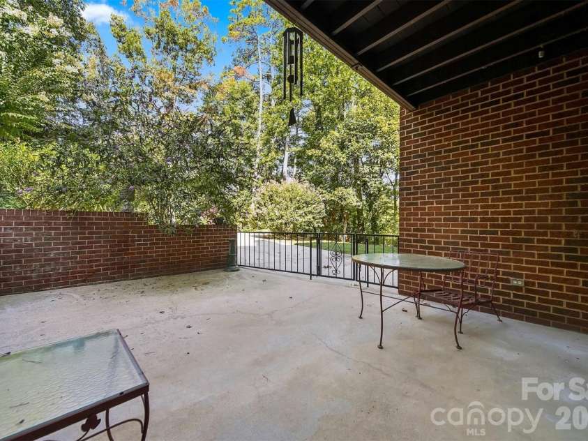 1515 8th Street, Hickory, NC 28601.  MLS# CAR4419363, YatesRealty ID 48175. 