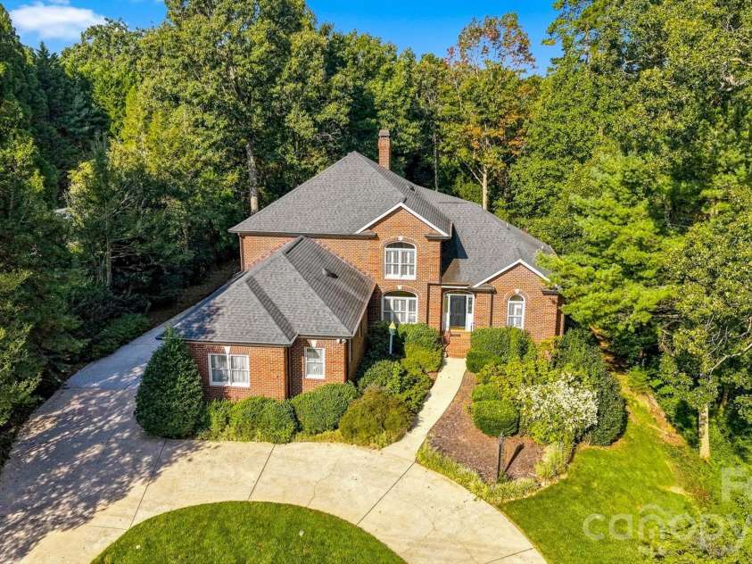 1515 8th Street, Hickory, NC 28601.  MLS# CAR4419363, YatesRealty ID 48175. 