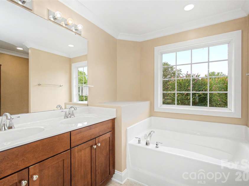 10020 Vanguard Parkway, Huntersville, NC 28078.  MLS# CAR4420414, YatesRealty ID 48176. 