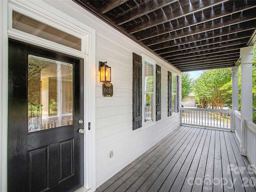 10020 Vanguard Parkway, Huntersville, NC 28078.  MLS# CAR4420414, YatesRealty ID 48176. 