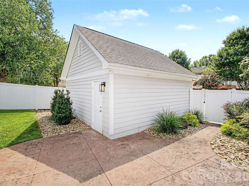 10020 Vanguard Parkway, Huntersville, NC 28078.  MLS# CAR4420414, YatesRealty ID 48176. 