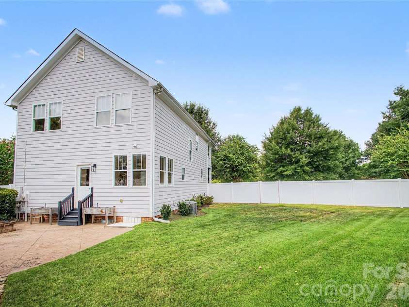 10020 Vanguard Parkway, Huntersville, NC 28078.  MLS# CAR4420414, YatesRealty ID 48176. 