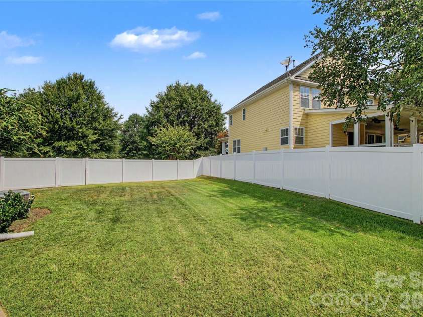 10020 Vanguard Parkway, Huntersville, NC 28078.  MLS# CAR4420414, YatesRealty ID 48176. 