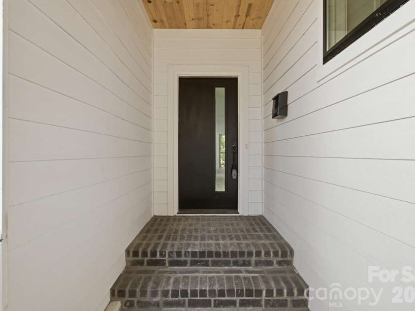 2007 South Street, Charlotte, NC 28208.  MLS# CAR4340104, YatesRealty ID 48177. 