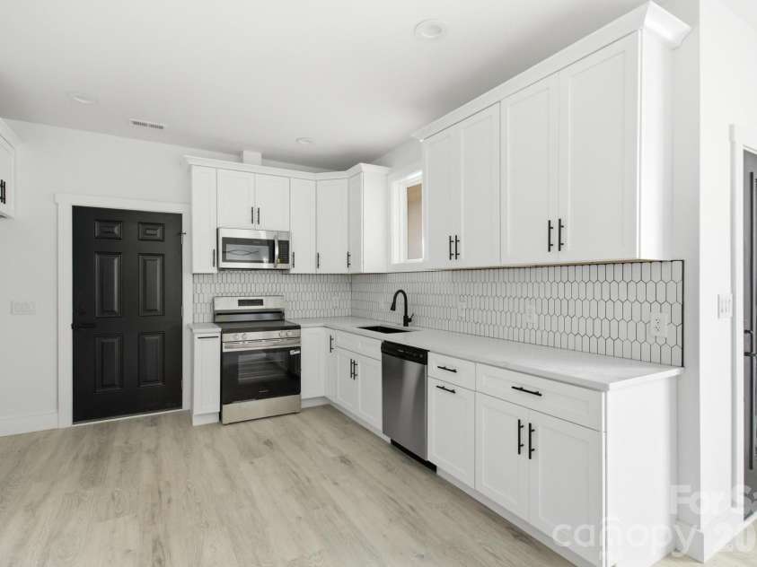 2007 South Street, Charlotte, NC 28208.  MLS# CAR4340104, YatesRealty ID 48177. 