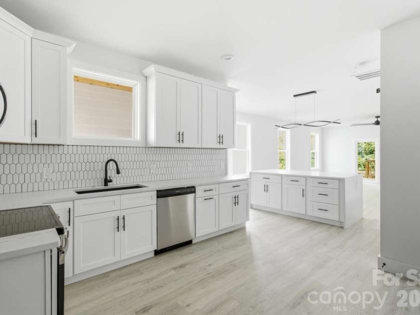 2007 South Street, Charlotte, NC 28208.  MLS# CAR4340104, YatesRealty ID 48177. 