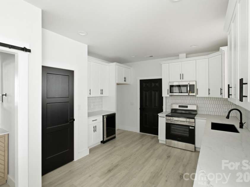 2007 South Street, Charlotte, NC 28208.  MLS# CAR4340104, YatesRealty ID 48177. 