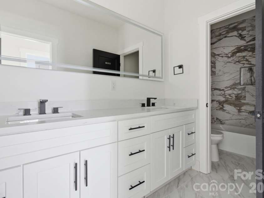 2007 South Street, Charlotte, NC 28208.  MLS# CAR4340104, YatesRealty ID 48177. 